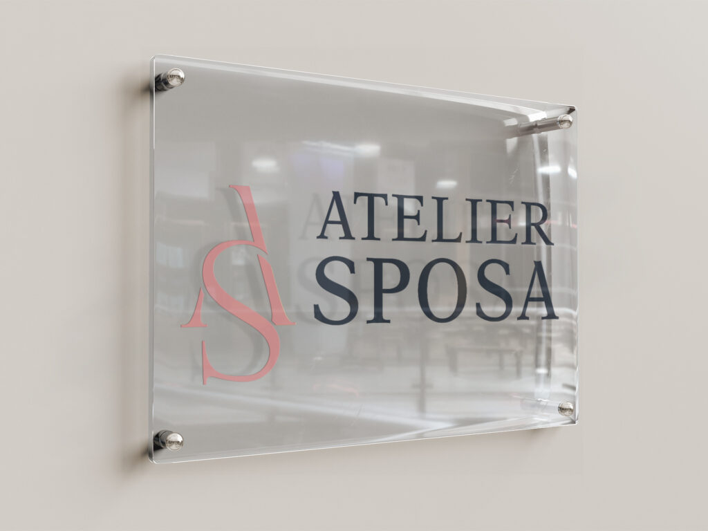 Insegna in plexiglass per atelier